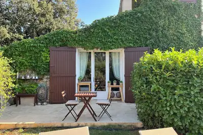 Image de Charmante Dependance Avec Jardin Dans Domaine Prive A 10 Mn d’Aix en Pce