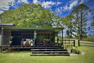 Image de The Dairy Cottage - rustic timber cottage with  outdoor living, set on acreage