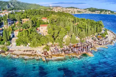Image de Villa Coral Bay - villa de 3 chambres en bord de mer Ă distance de marche de la ville de Hvar