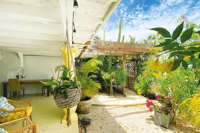 Image de Beach Walk Tropical Garden Suite; Private Garden