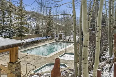 Image de New Renovation 4 Bed - Walk to Gondola - Mountain Views - Ski Locker Included