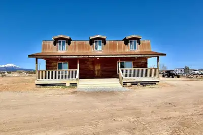Image de 4x4 Cabin with a Rustic Flavor