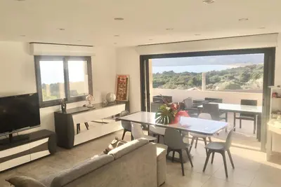 Image de Large Duplex Apartment, panoramic view. quiet.