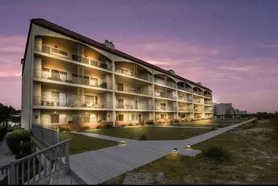 Image de Beachfront Condo on Diamond Beach