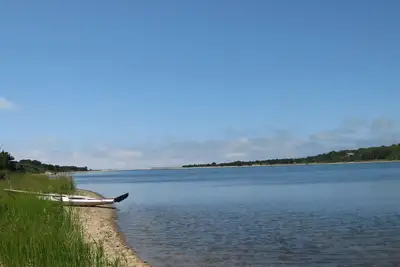 Image de 1, 500' Shore on Deep Bottom Cove, Tisbury Great Pond