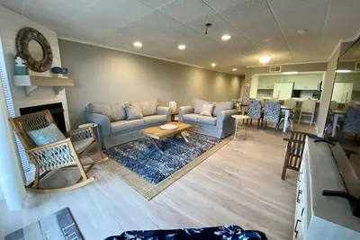 Image de Newly Renovated Beachfront Condo