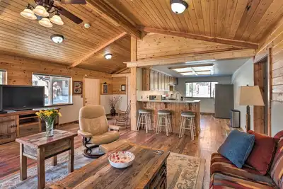 Image de Victor Woodland Cabin Retreat w/ Fire Pit