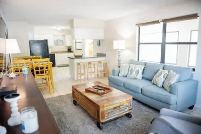 Image de 2 minute walk to the beach of Irb, with pool, home sleeps up to 6, dogs welcome!