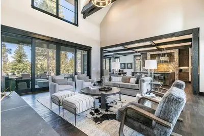 Image de Bound to Impress. Private Hot Tub, Golf Access & Exclusive Club Amenities!
