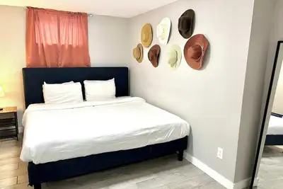 Image de Unique Cozy Lower Unit with Two Bedrooms & Privacy