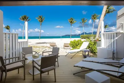 Image de Beachfront Condo near restaurants, bakery & nightlife!