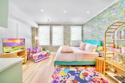 Image de King Bed Mermaid Suite, free parking, heart of Palm Beach