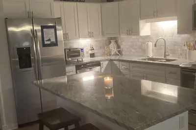 Image de Gorgeous lakefront property in Palm City