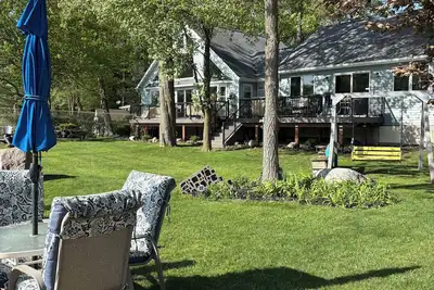 Image de \nLarge Picturesque Lakehouse~Pet Friendly+Beach+Hot Tub+Game Rm+Tiki Hut+Gym=Fun