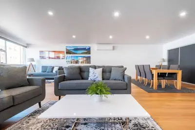 Image de Central & Modern Inner City Apartment with WiFi