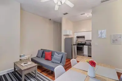 Image de Lt Stay Discounts! Cozy 2 Br Apt - Pet Friendly!