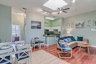 Image de Stylish 2 Br apartment - perfect for relaxing!