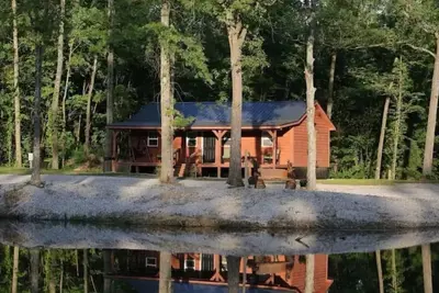 Image de Eagles Nest Camping Bee Hunter Cabin