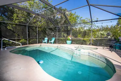 Image de Close to Beach, Pet Friendly Retreat in Charming Bonita Shores - Sea-Esta Palms