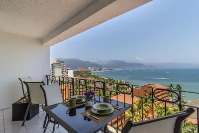 Image de Beautiful Beach View Condo