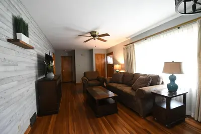 Image de Cozy House, Walk to Downtown, Pets Welcome!