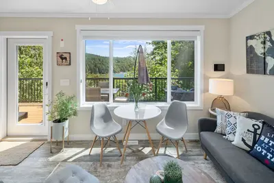 Cottage w\/ Ocean Views, Hot Tub, Private Beach