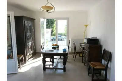 Image de Grand appartement a 2 chambres et a 100 metres de la mer.