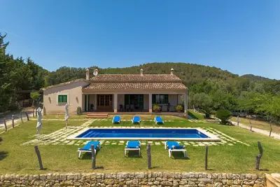 Villa Es Bosquet, holiday home with a pool and stunning panoramic views