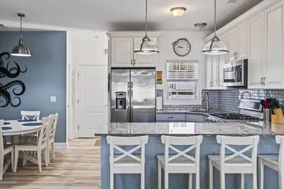 Image de Chich Modern Home 2 Blocks from Beach