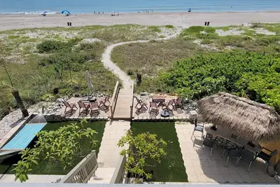 Image de condo on the beach with private beach access