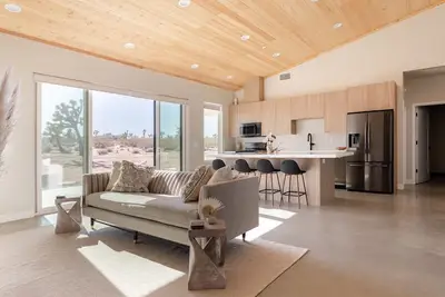 Image de Spacious Private 2 bed 2 bath + Hot Tub Retreat near Joshua Tree National Park