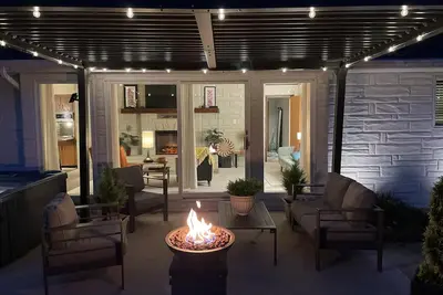 Image de Vintage Charm With Modern Amenities With Mountain Views
