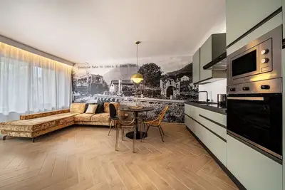 goldfinger individual Apartment avec vue sur les montagnes, piscine, Wi-Fi, balcon et jardin