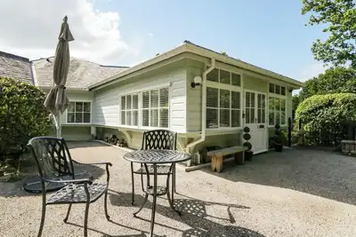 Image de Woodland Lodge, romantic, with a garden in Grange-Over-Sands