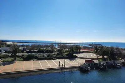 Appartement 2 pièces en bord de mer avec parking privé à Sète