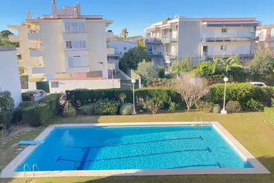 Best area of Sitges: Bright Beautiful apartment Big Pool 5 Min to Beach