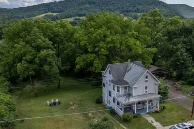 Image de LaceyVilla - Huge home in Endless Mountains