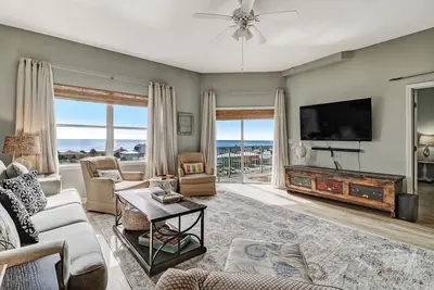 Image de Gorgeous Ocean Views | Ocean Park Penthouse | Garage Access | Easy Walk to Beach
