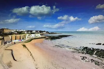 Image de Beachside Mews - Brand Newly Refurbished Apartment By The Beach