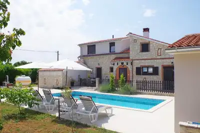 Image de Maison de vacances Vodnjan pour 1 - 8 personnes avec 4 chambres à coucher - Maison de vacances