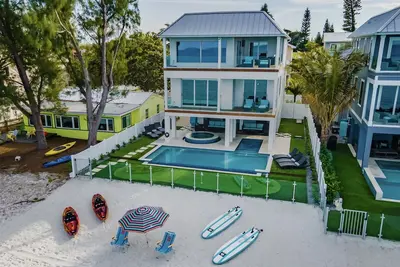 Image de Beachfront Home | Pool + Spa | Games | Ocean Views