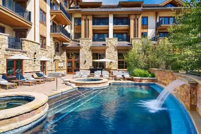 Image de Luxury 2br residence at The Sebastian in Vail Village - pool, spa, walk to lift!