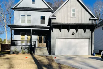 Image de Luxurious home for families & professionals