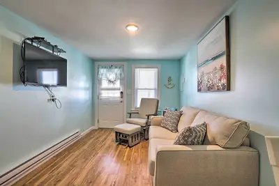 Image de Seaside Escape w\/ Porch + Direct Beach Access
