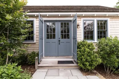 Image de Luxurious New Cottage! 5-min. walk to Main St. And Harbor Beaches