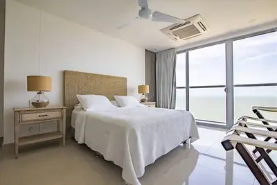 Image de Morros City★Beachfront 2 Br Condo in 26th Floor