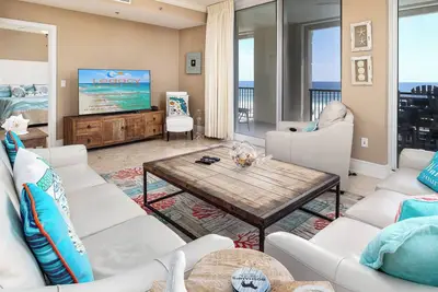 Image de Bella Riva #209 - Luxurious Mediterranean 4 Bedroom Beachfront Condo