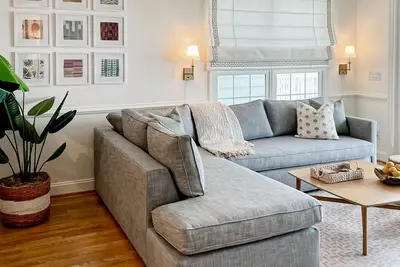 Image de Stylish Oceanview Condo: Pool, Parking & Prime Location!