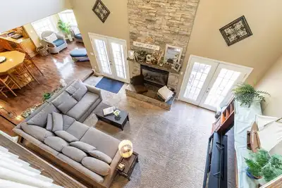 Image de Sprawling Luxury Home on a Private Cul De Sac with Gaming Sports Bar, Big Yard Mins to Annapolis
