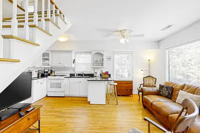 Image de Amazing Beach Home w/Free WiFi/Private Washer/Dryer - 200 Steps to Beach Access